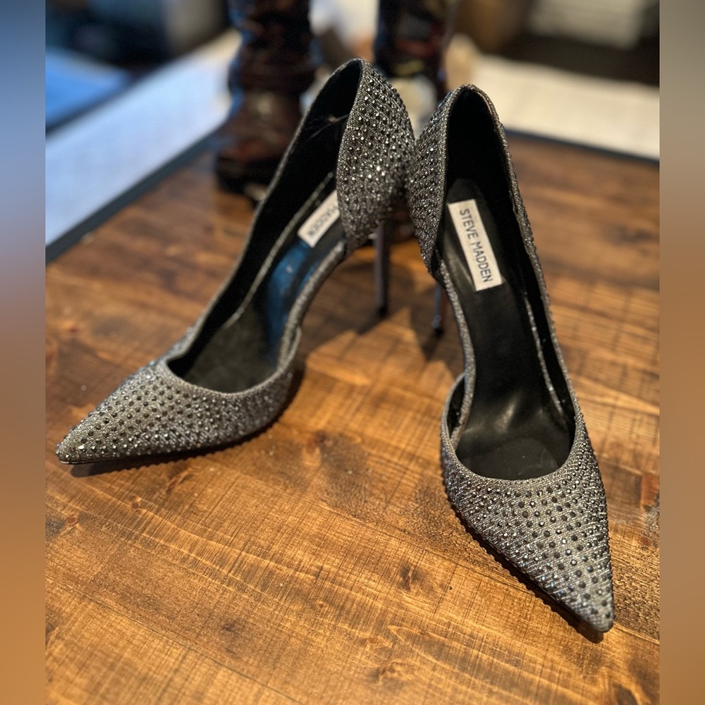 STEVE MADDEN 'Proper' Rhinestone on Lame D'Orsay Pumps - Picture 10 of 10